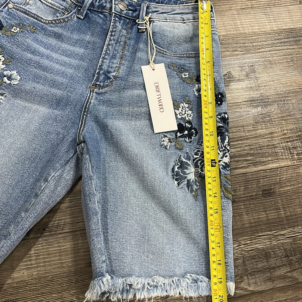 Driftwood Blue Bell Floral Bermuda Shorts Size 25 - Picture 9 of 9
